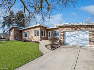 9157 S Avers Ave, Evergreen Park, IL 60805