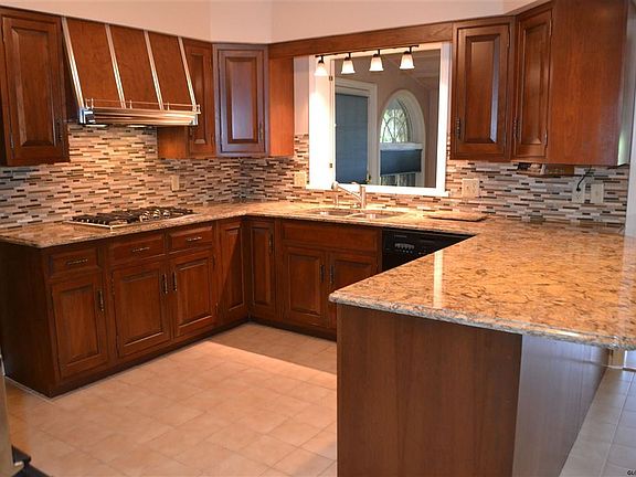 2nd image of 54 Wincrest Dr
