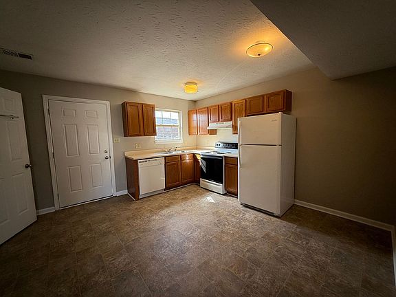 3rd image of 1106 Richmond Green Dr APT 3