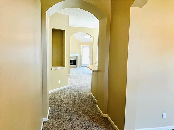 3rd image of 420 Glenmede Ln