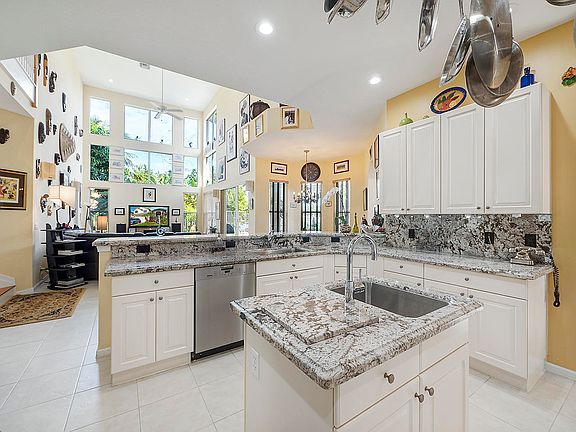 4th image of 11503 Paradise Cove Ln