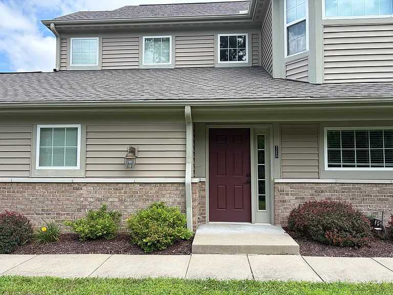 3260 Fontaine Ct — Photo 2