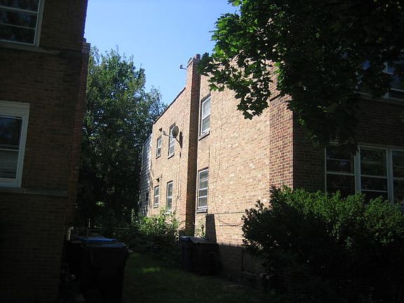 5th image of 6648 N Seeley Ave #1S