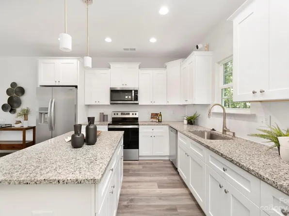 3715 Oakwood Rd, Charlotte, NC 28269