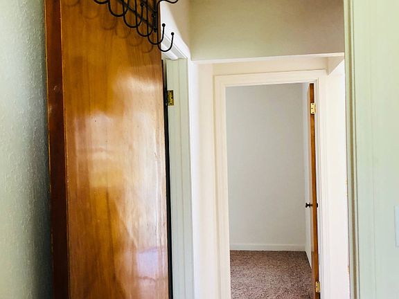 4th image of 1390 E Market St