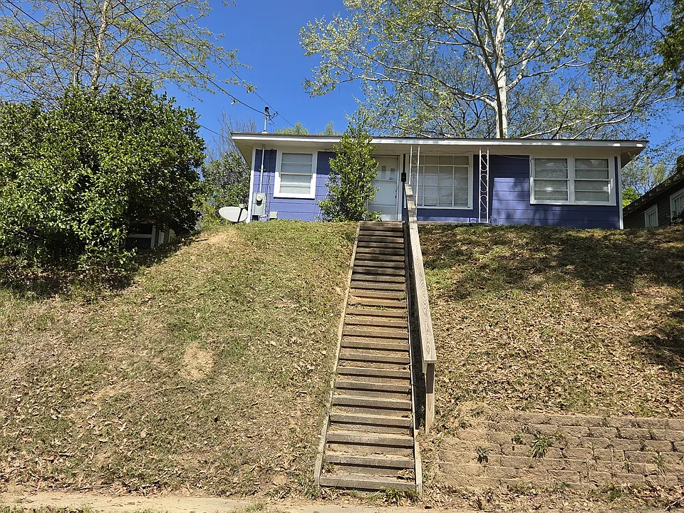 1011 National St