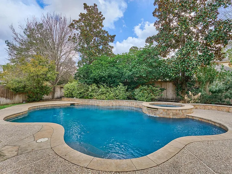 18 Wyckham Cir — Photo 34