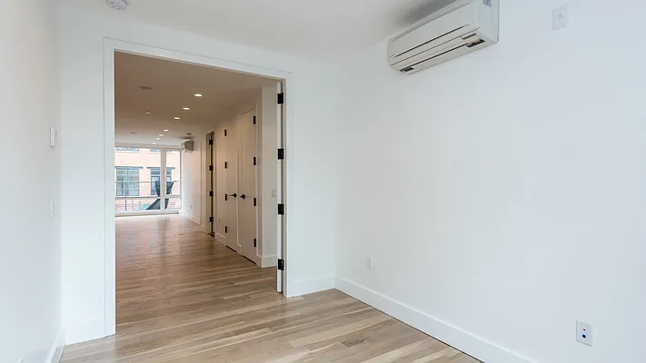 Rented by Nooklyn NYC LLC | media 82