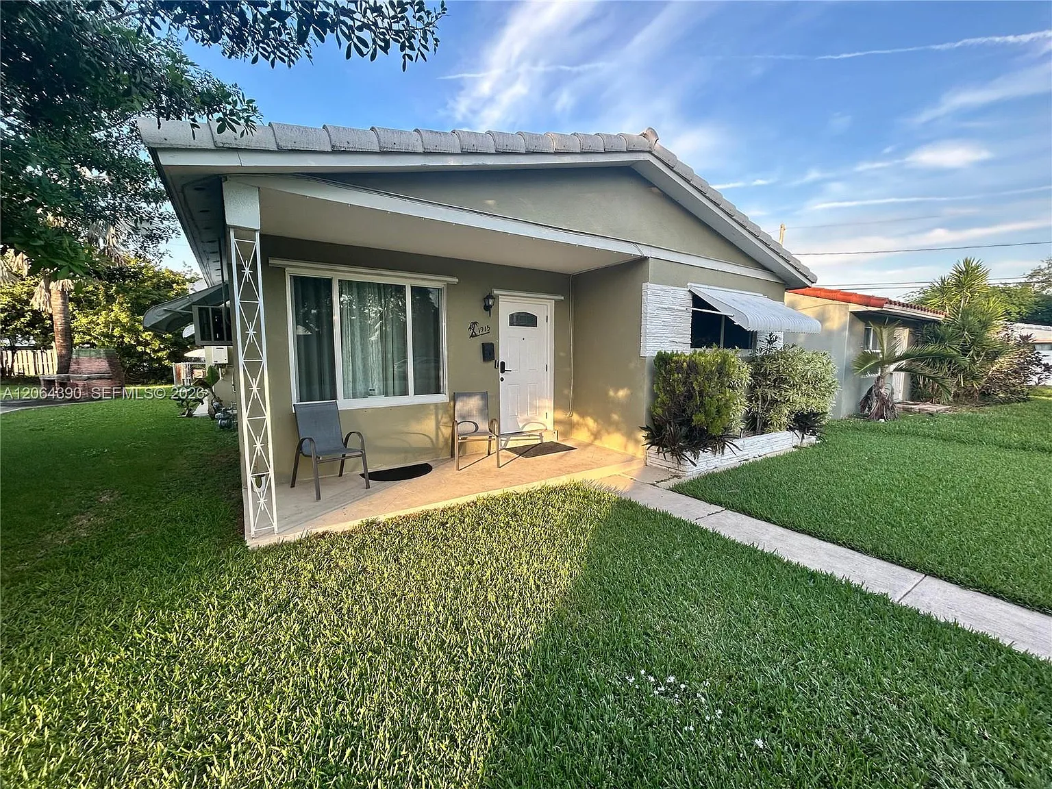 2 bed, 1.0 bath, 897 sqft, $2,600 — Photo 3