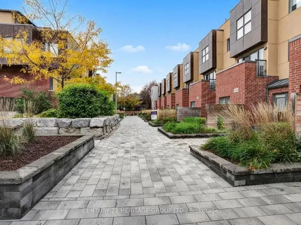 9 Clintwood Gate NE #R-20, Toronto, ON M3A 0A8