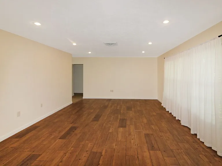 1036 N Cypress Point Dr — Photo 3