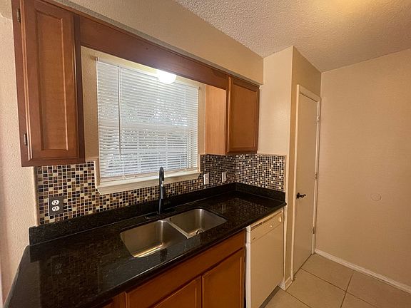 4th image of 8923 Forest Oak Dr