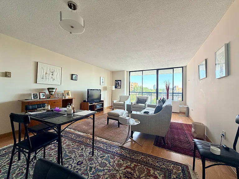 60 Longwood Ave #605 — Photo 2