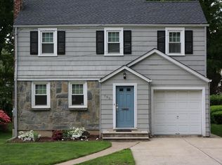 195 Stonehouse Rd, Glen Ridge, NJ 07028