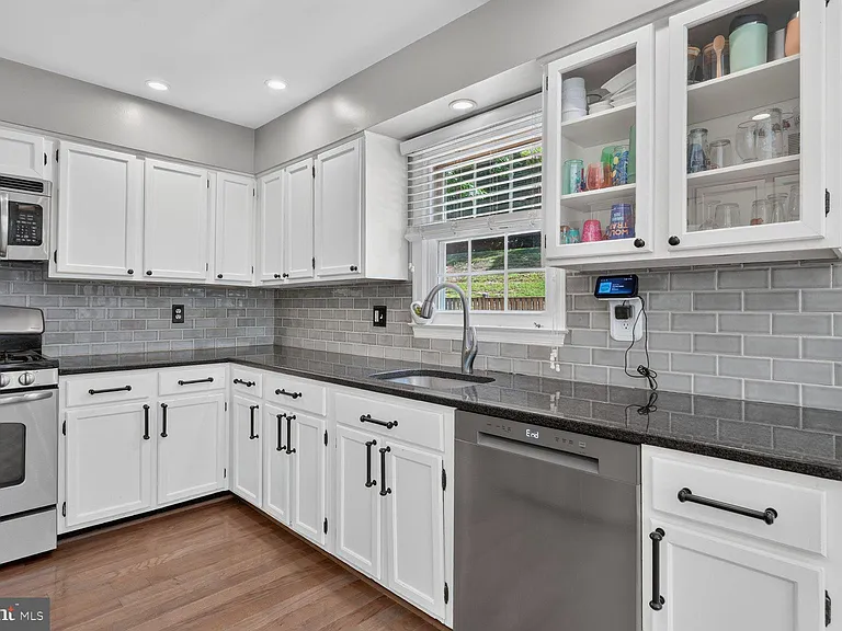 7331 Rolling Oak Ln — Photo 13