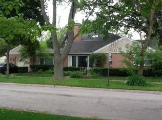 421 N Dee Rd, Park Ridge, IL 60068