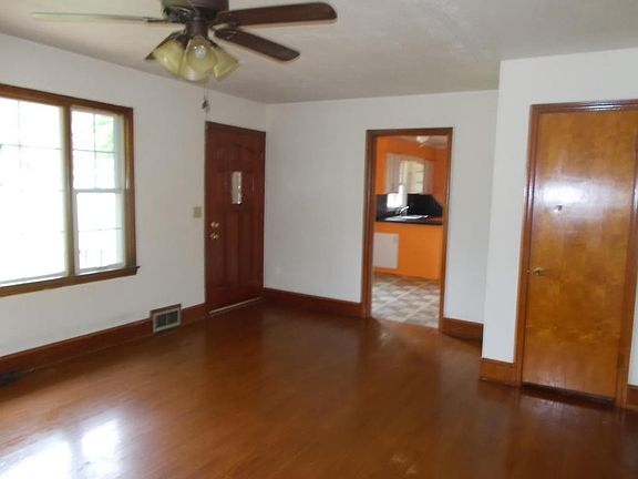 4th image of 90 Woodland Dr