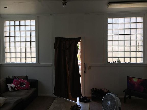 4th image of 920 East Ave