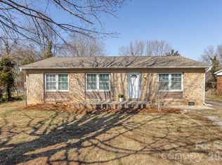 406 Robinson Clemmer Rd, Dallas, NC 28034