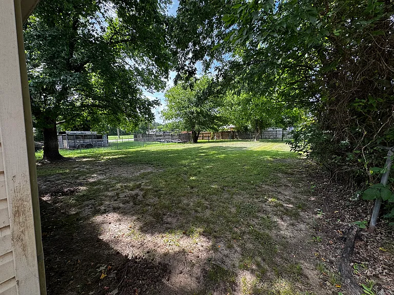 409 E Redwood St — Photo 13