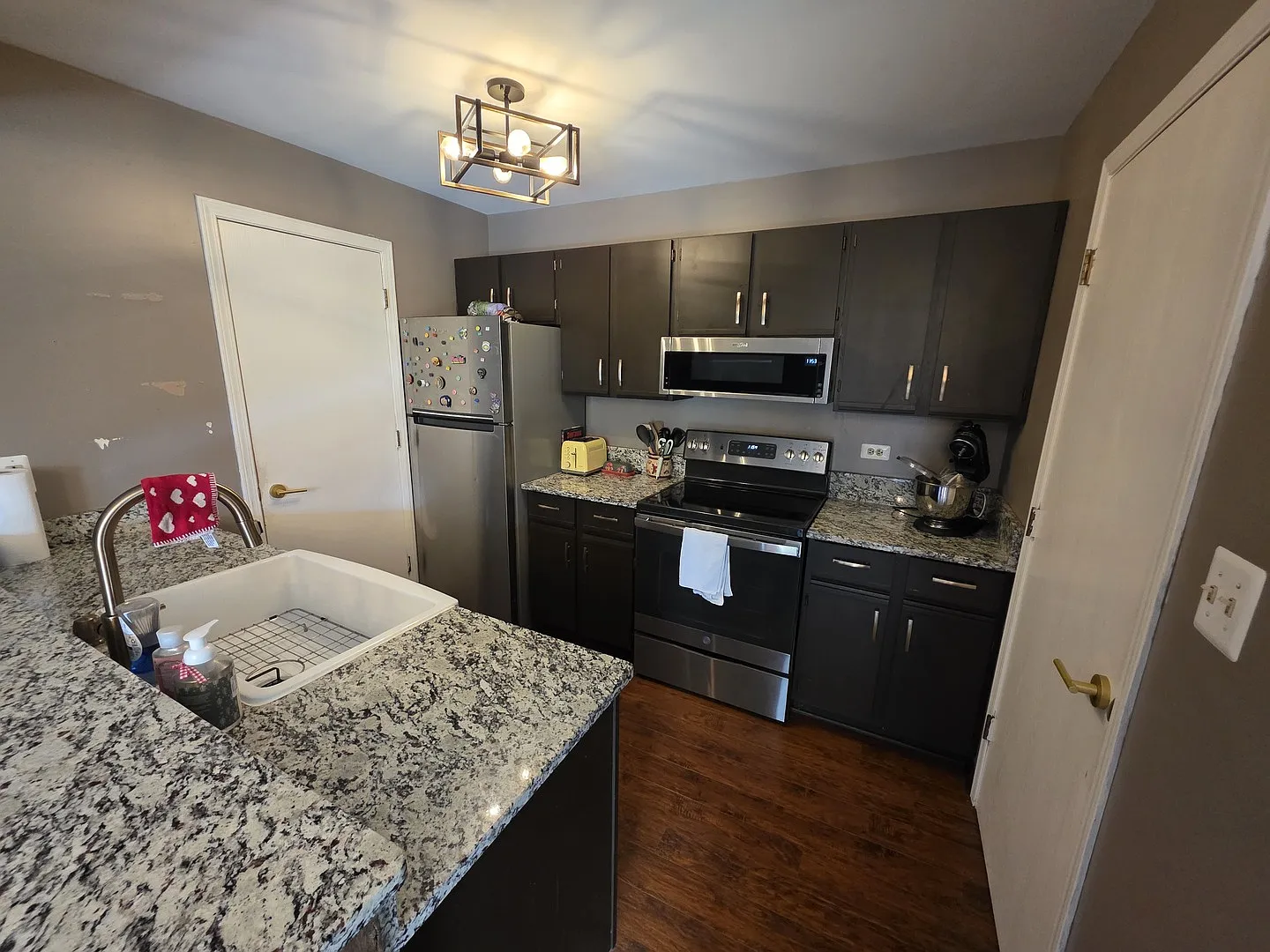 2 bed, 1050 sqft, $1,800 — Photo 4