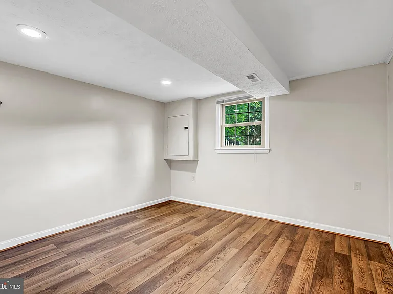 14715 Lock Dr — Photo 34