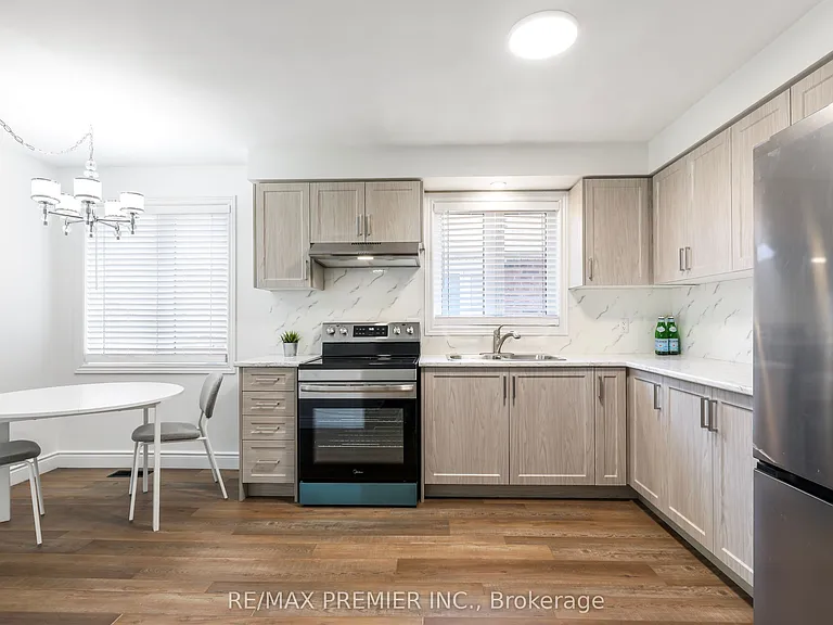 45 Roughley St #UPPER — Photo 5