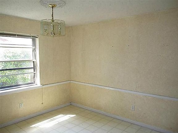 5th image of 1801 San Antonio Dr