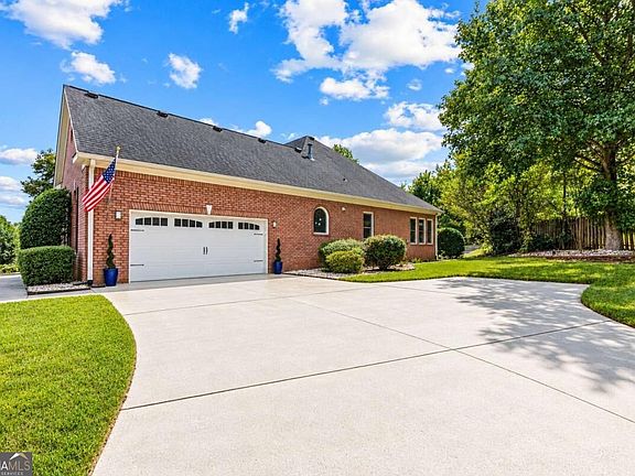 3rd image of 1130 Lewis Ridge Cir