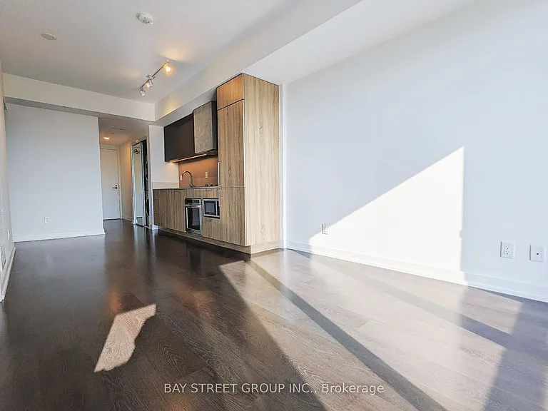 19 Western Battery Rd #2811 — Photo 11