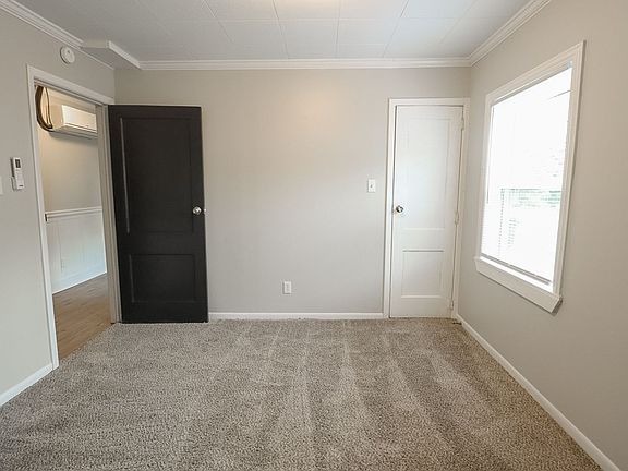 3rd image of 1105-1107 Eastland Cir #1105