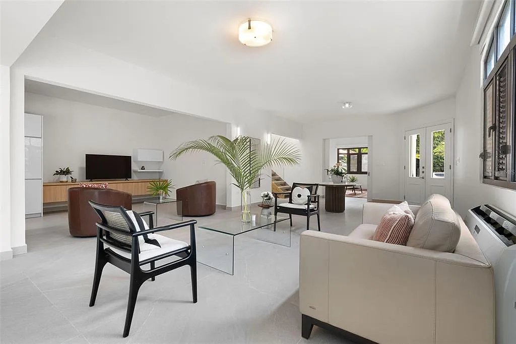 4 bed, 4.5 bath, 3500 sqft, $22,000 — Photo 4