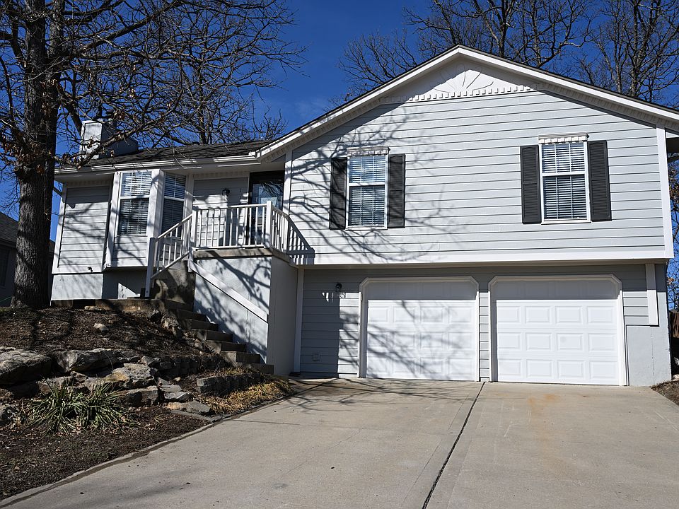 1st image of 117 NW Whitlock Dr