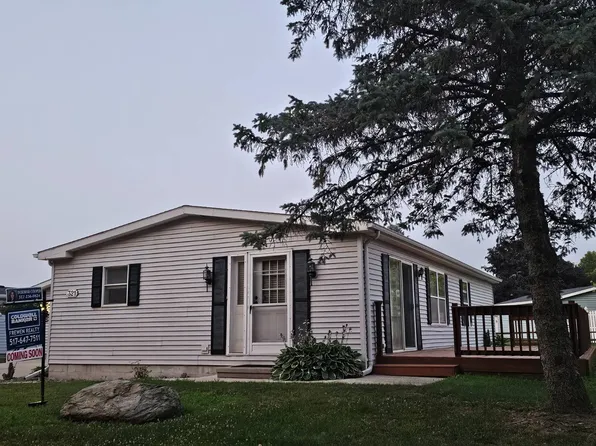 321 Cadgewith W, Lansing, MI 48906