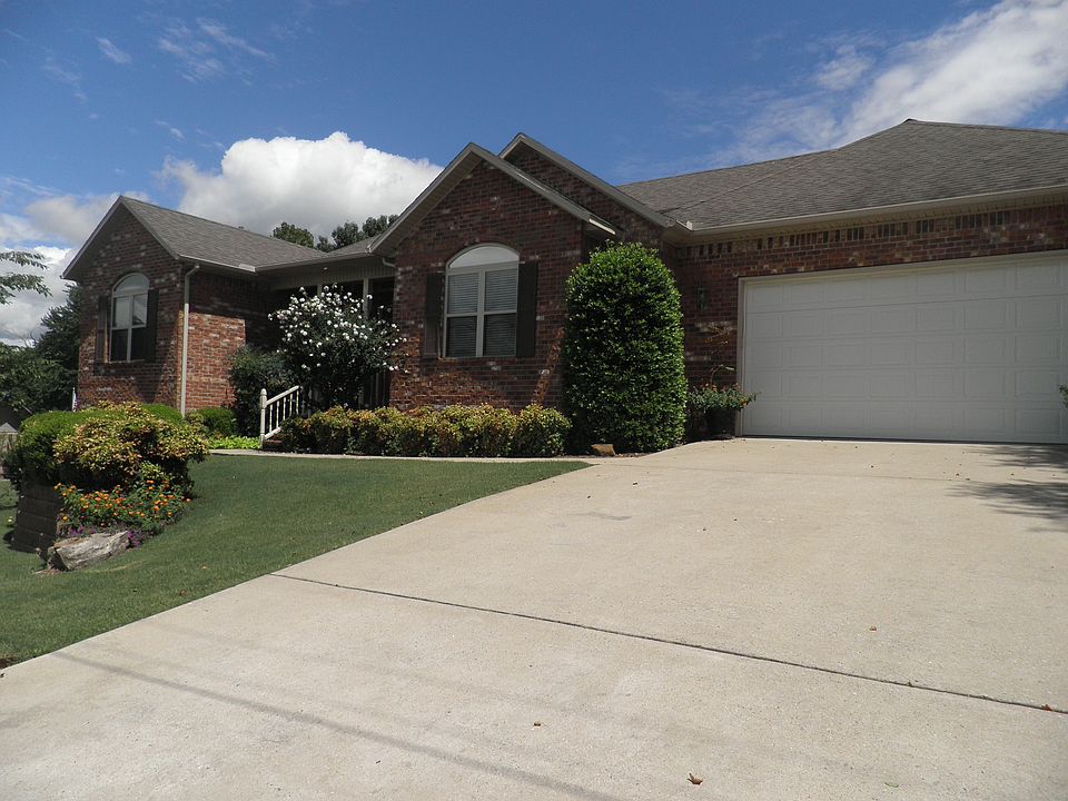 1st image of 13 Skelton Dr