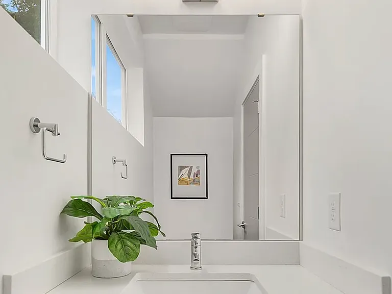 1515B 22nd Ave S — Photo 5