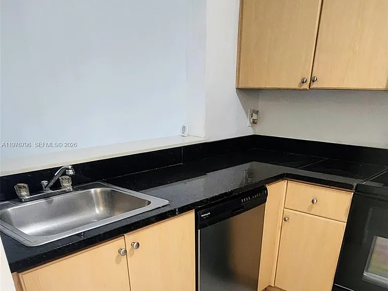 902 NE 209th St #203-40 — Photo 5