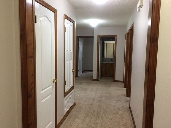 Hallway to bedrooms