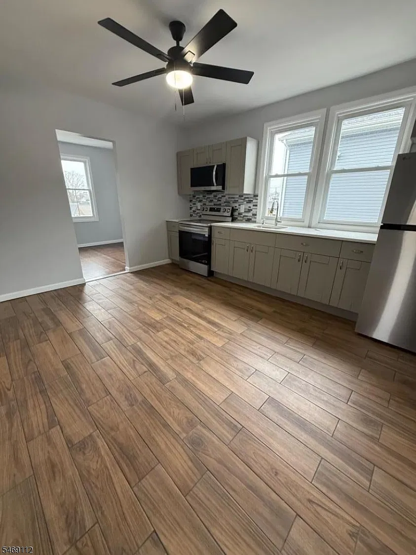 2 bed, 1.0 bath, $2,150 — Photo 3
