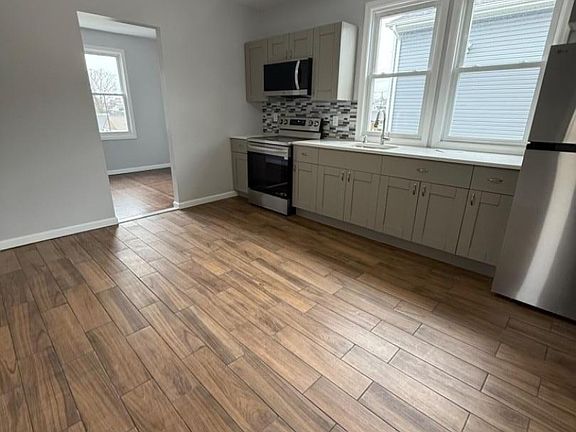 3rd image of 676 Clarkson Ave #4