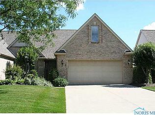 5040 Parkside Dr, Oregon, OH 43616