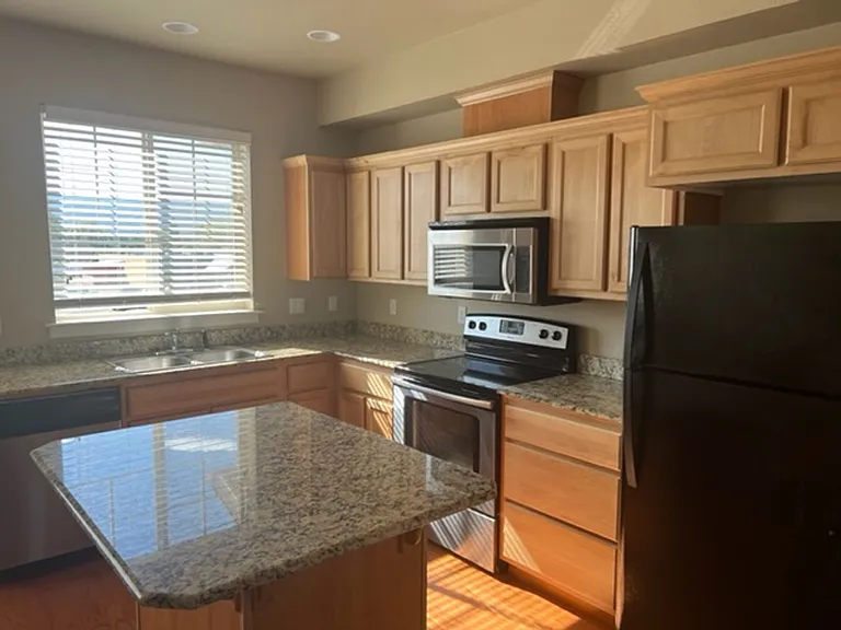 814 Overcup St — Photo 3
