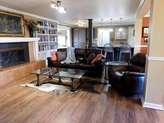 4th image of 1711 W Avenue F