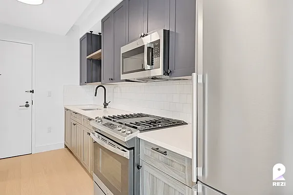 Rented by REZI | media 50