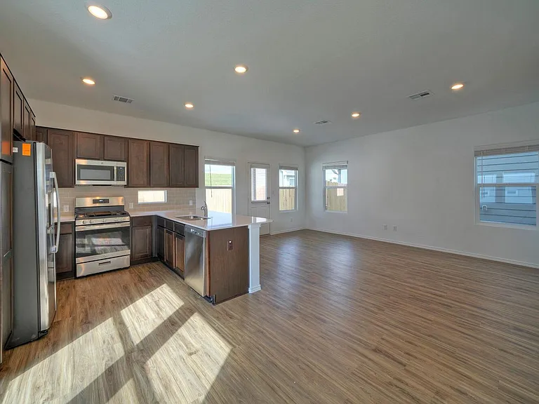 1317 Linwood St — Photo 12