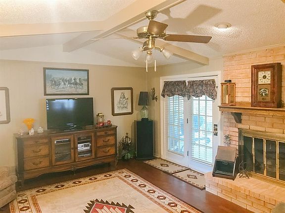 3rd image of 526 Candlewood Ln