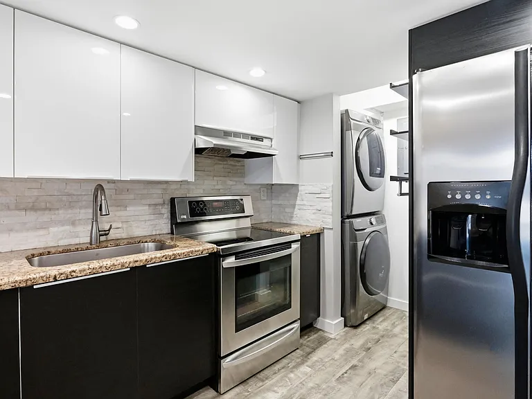 721 SE 1st Way #C11 — Photo 10
