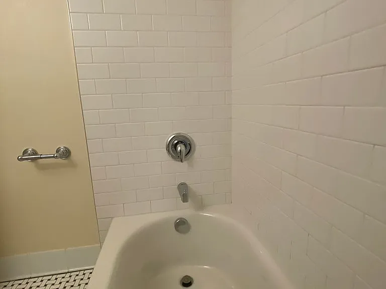 Don Edward Apartments — Photo 30