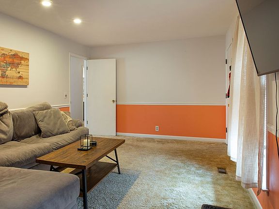3rd image of 3101 Milliken Dr