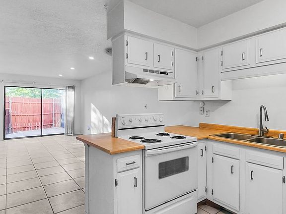 5th image of 5318 Heritage Way NE Unit B